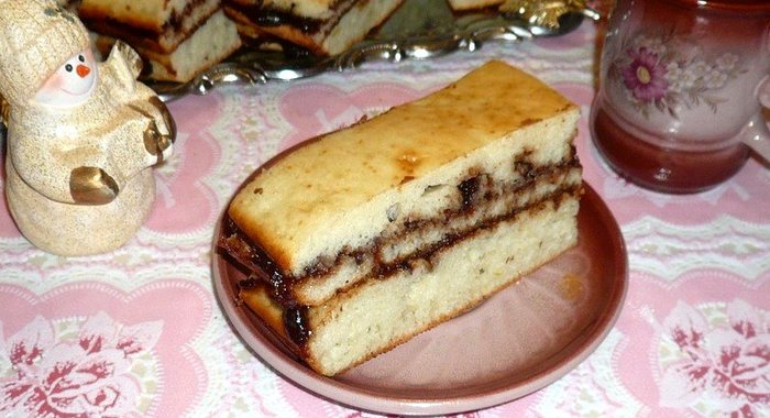 Домашнее пирожное с повидлом