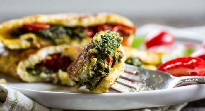 Омлет с соусом Песто