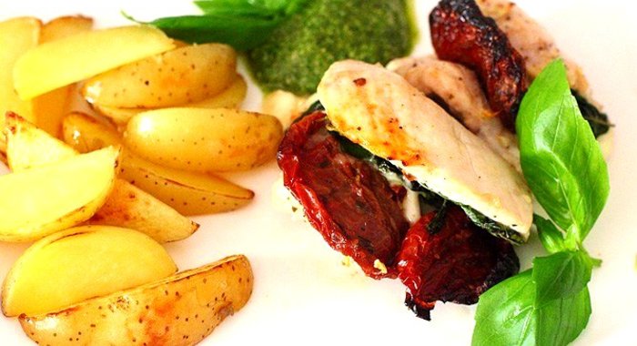 Рулетики из индейки с моцареллой