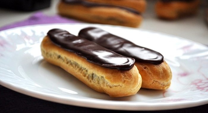Шоколадные эклеры