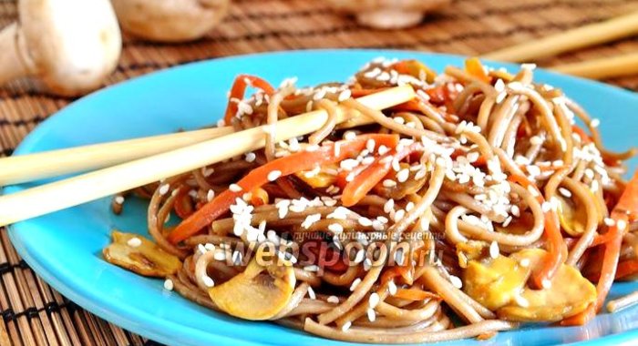 Гречневая лапша с овощами