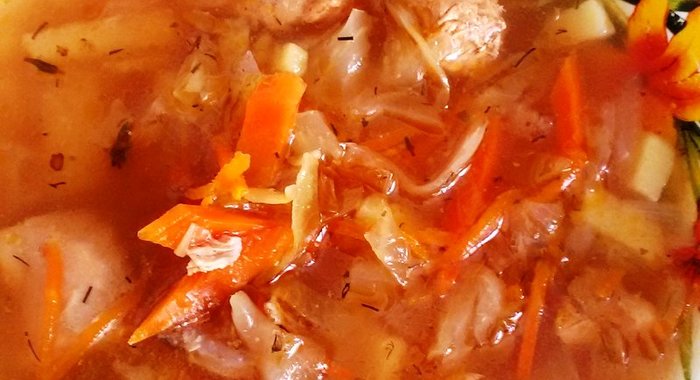 Щи из свежей капусты с зеленью