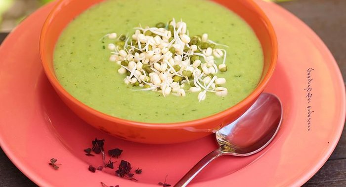 Суп-пюре с машем и зеленым горошком