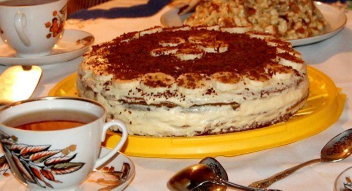 Торт с бананами, орехами и шоколадом