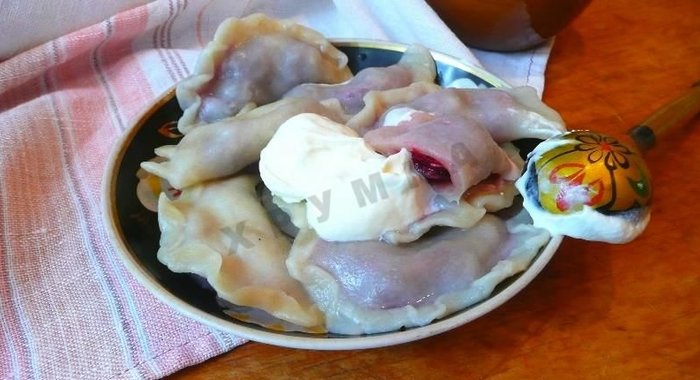 Вареники на воде с вишней