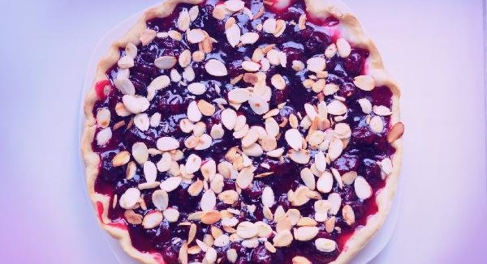 Вишневый пирог с заварным кремом