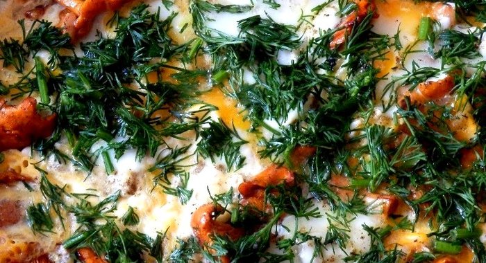 Яичница с лисичками