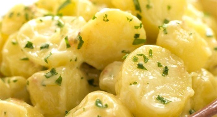 Картофельный салат с чесноком