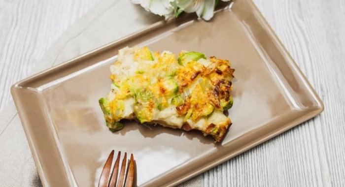 Торт из цуккини с беконом и сыром Пармезан