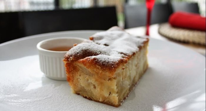 Домашняя шарлотка с антоновкой