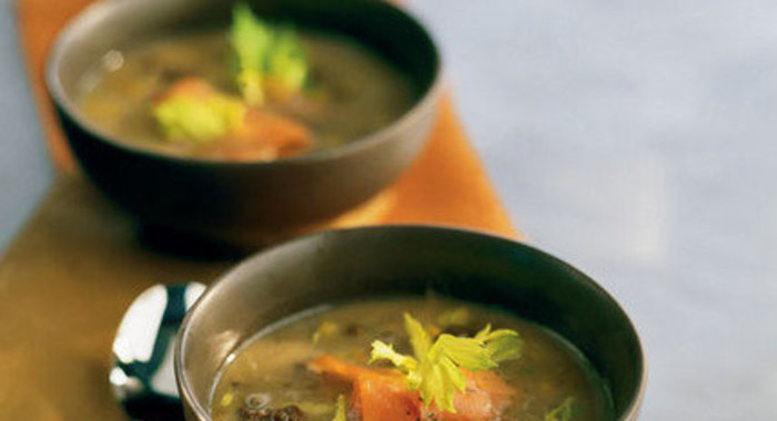 Суп-пюре из чечевицы с маринованным лососем