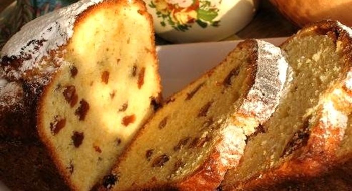 Сметанный кекс с изюмом