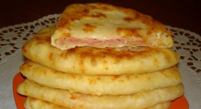 Лепешки с ветчиной и сыром