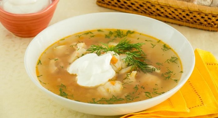 Уха из судака с помидорами