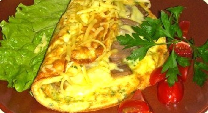 Завернутый в омлет баклажан с тофу