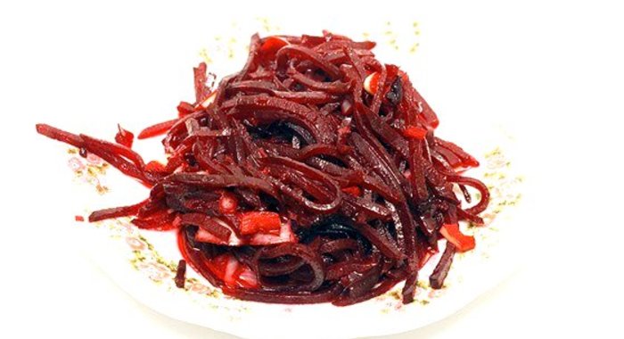 Свекла с хреном и красным луком