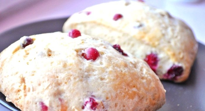 Лимонные пирожные с клюквой