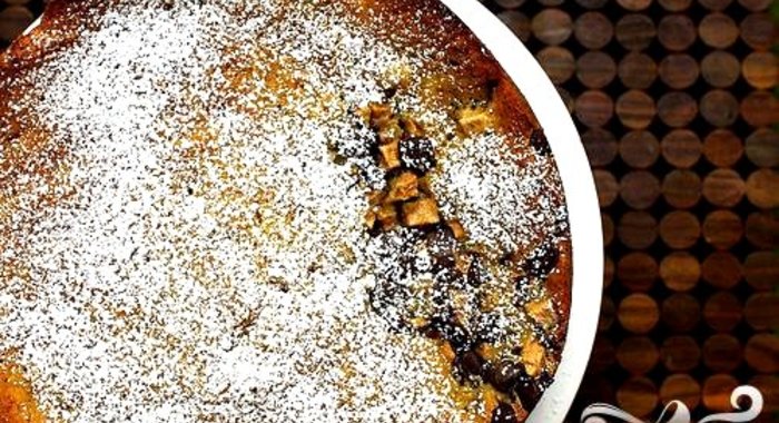 Шоколадный пирог с грушами