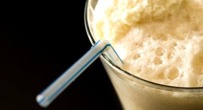 Ванильное мороженое с лимонадом