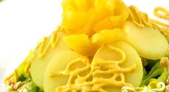 Салат картофельный с ананасом