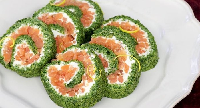 Рулет с копченым лососем