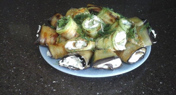 Рулетики из кабачков и баклажанов