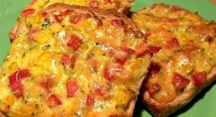 Запеченные тосты с паприкой