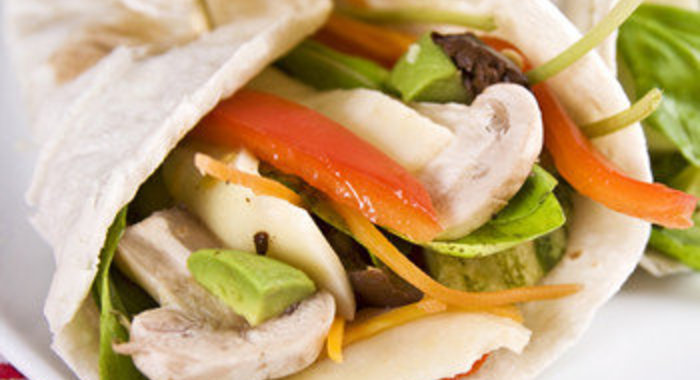 Весенние роллы с авокадо и овощами