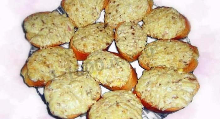 Канапе с рыбной консервой