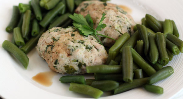 Паровые котлеты из индейки с зеленью