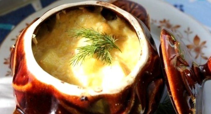 Жаркое в горшочке с сыром и зеленью