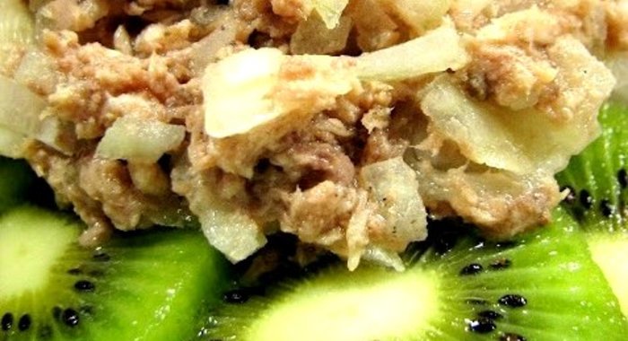 Бутерброды со шпротами и киви