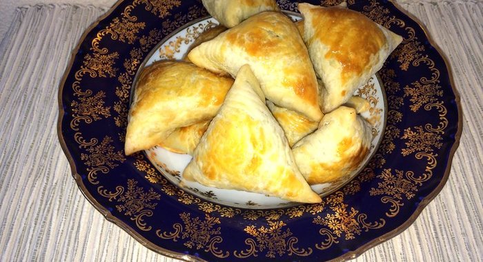 Узбекские пирожки с зеленью из слоеного теста