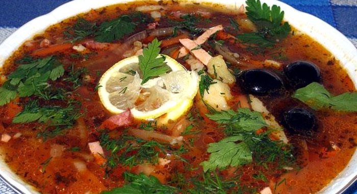 Солянка с колбасой