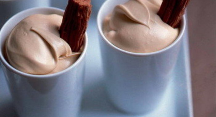 Шоколадный мусс с «пьяными» сливками