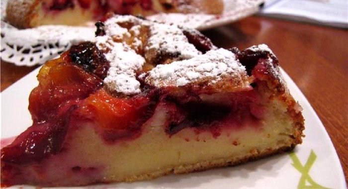 Пирог со сливами