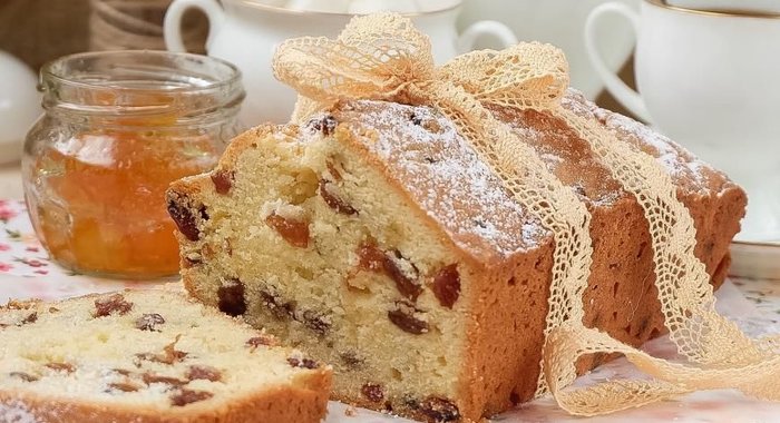 Кекс с изюмом