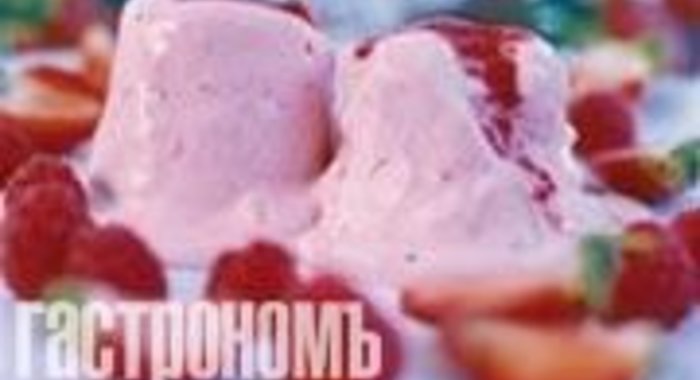 Глазированный мусс с клубникой