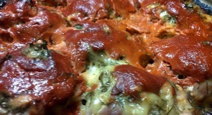 Куриные котлетки в томатно-сметанном соусе с сыром и травами