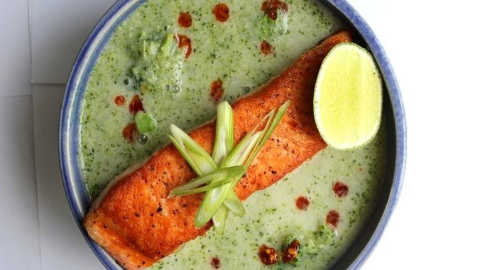 Суп-пюре из брокколи с семгой