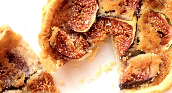 Тартин с инжиром и миндальным кремом франжипан