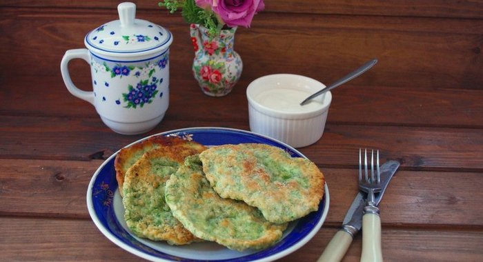 Лепешки с зеленью на сковороде