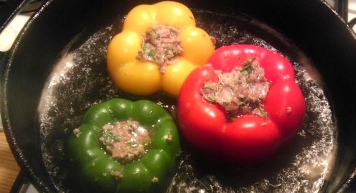 Фаршированные перцы в бульоне