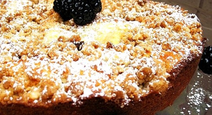 Сладкий пирог с вареньем