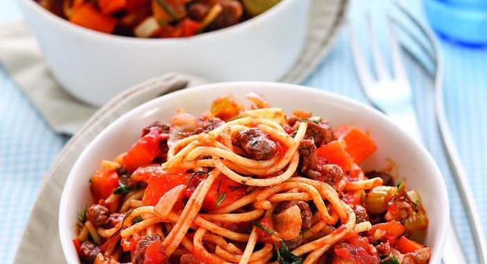 Спагетти с мясным рагу