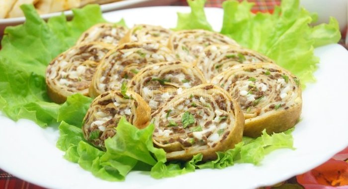 Блины с печенью и яйцом