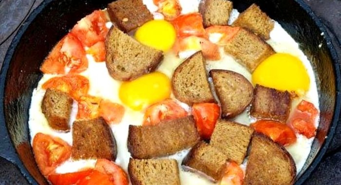 Яичница с гренками
