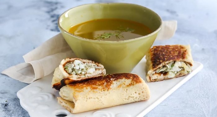 Рыбный бульон с хрустящими блинчиками