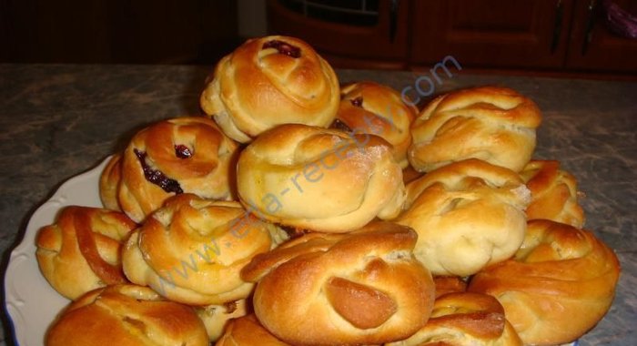 Булочки с джемом Розочки