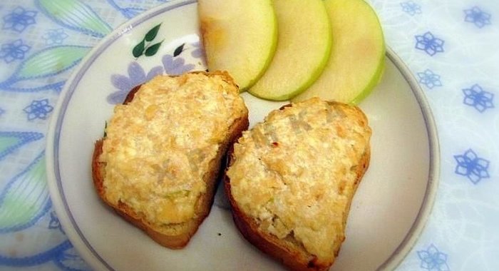 Бутерброды с творожно-яблочной массой